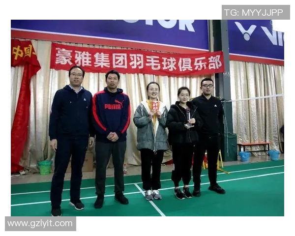 南京羽毛球队荣登羽毛球节奏排行榜第二名展现卓越实力与团队合作精神 南京羽毛球队荣登羽毛球节奏排行榜第二名展现卓越实力与团队合作精神