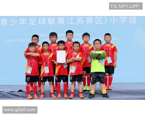 南京足球队逆袭之路揭秘:从低谷到冠军赛的辉煌蜕变之旅 南京足球队逆袭之路揭秘:从低谷到冠军赛的辉煌蜕变之旅