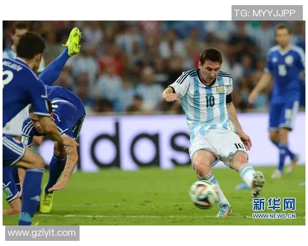 当今全球最受瞩目的100位足球明星及其精彩瞬间回顾 当今全球最受瞩目的100位足球明星及其精彩瞬间回顾