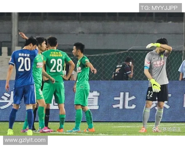 武汉足球队意识争议引发热议球迷与专家观点碰撞激烈 武汉足球队意识争议引发热议球迷与专家观点碰撞激烈