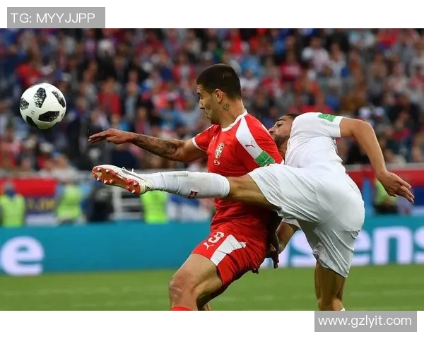 白篮球衣下的足球明星们如何在绿茵场上展现独特风采与魅力