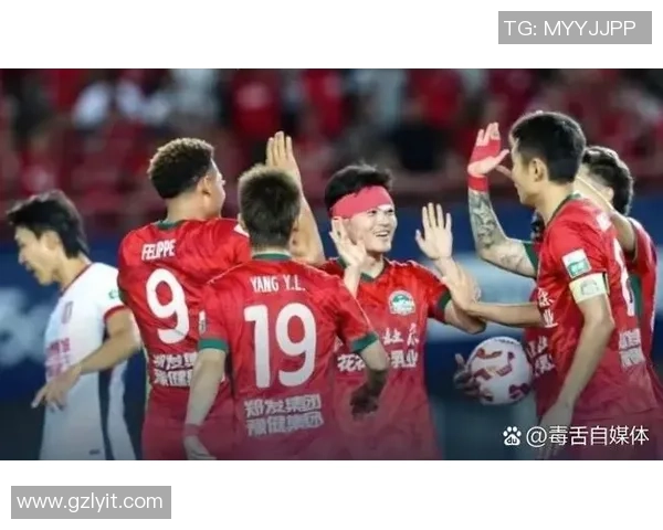 恒大足球昨晚精彩表现引发球迷热议球队未来发展方向与战术调整